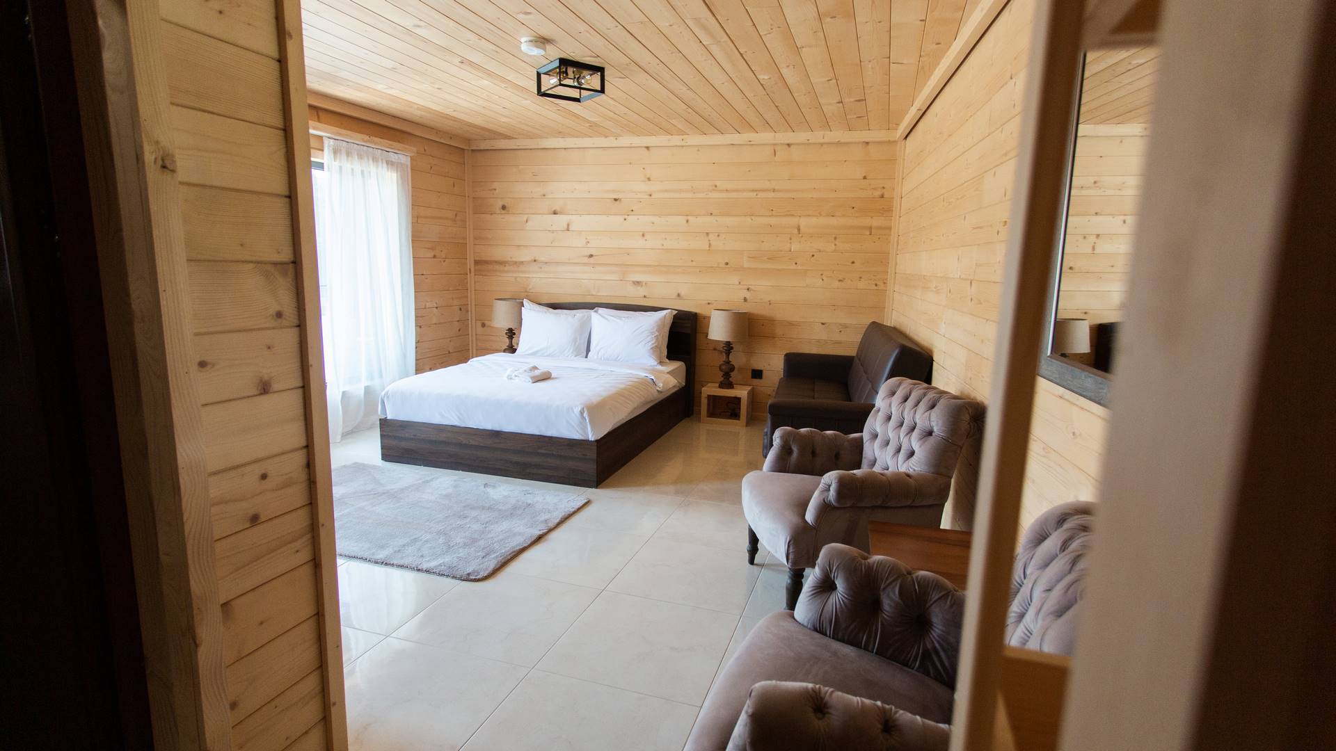 Mountain-Maison-Hotel-Mojkovac-Deluxe Queen-Room (10)