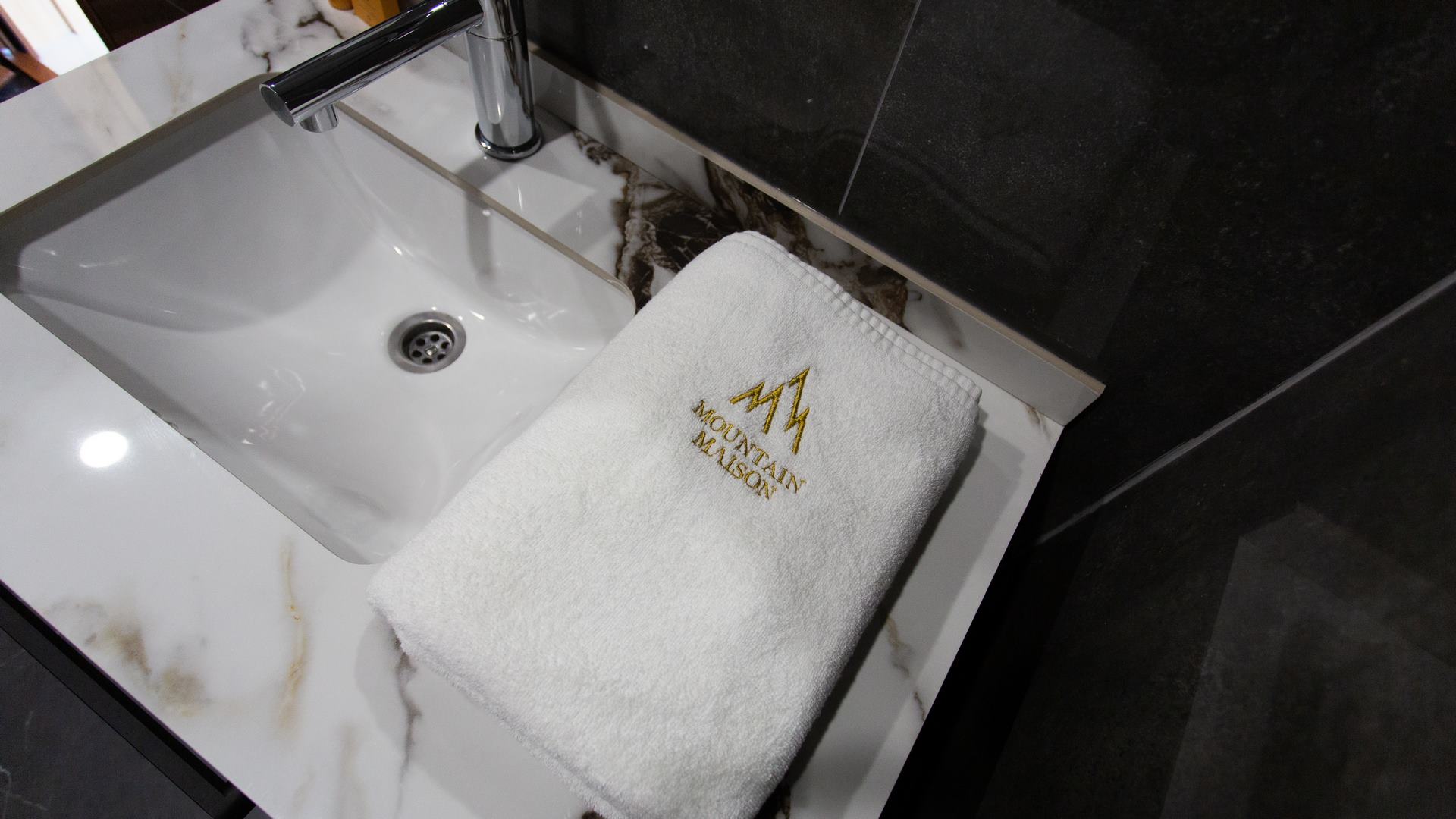 Mountain-Maison-Hotel-Mojkovac-Deluxe Queen-Room (11)