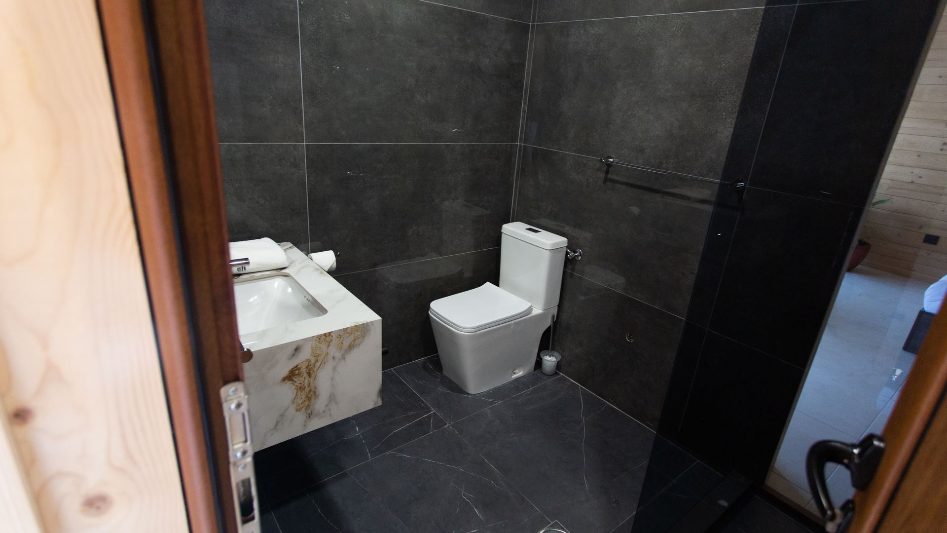 Mountain-Maison-Hotel-Mojkovac-Deluxe Queen-Room (12)