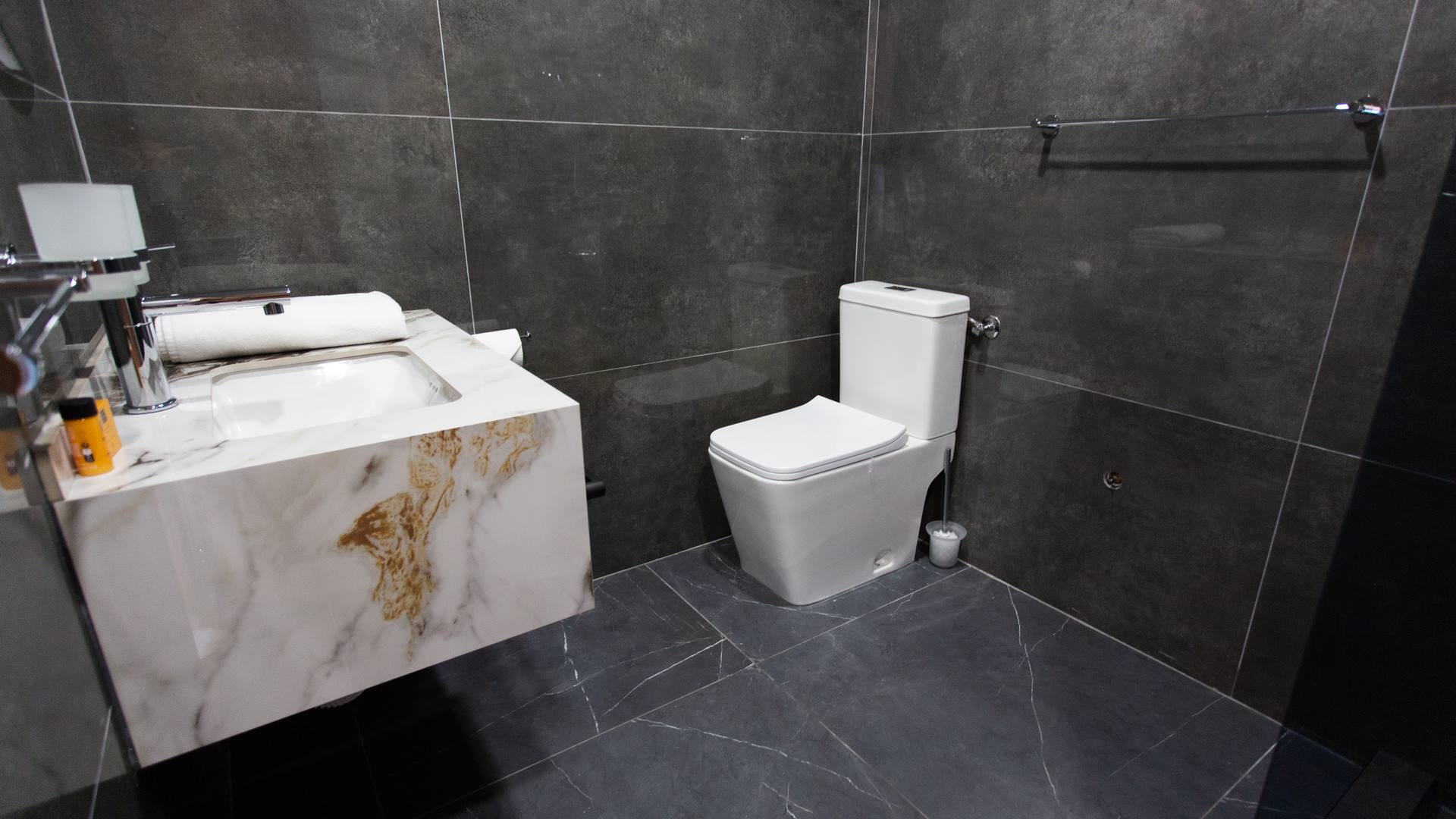 Mountain-Maison-Hotel-Mojkovac-Deluxe Queen-Room (13)