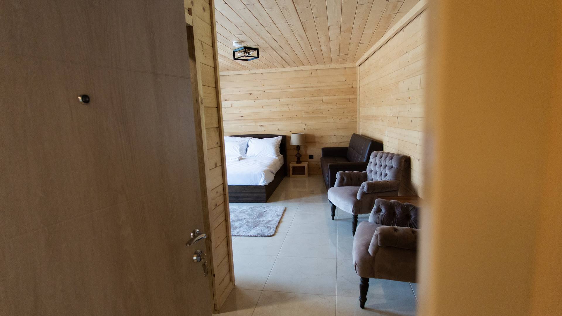 Mountain-Maison-Hotel-Mojkovac-Deluxe Queen-Room (19)