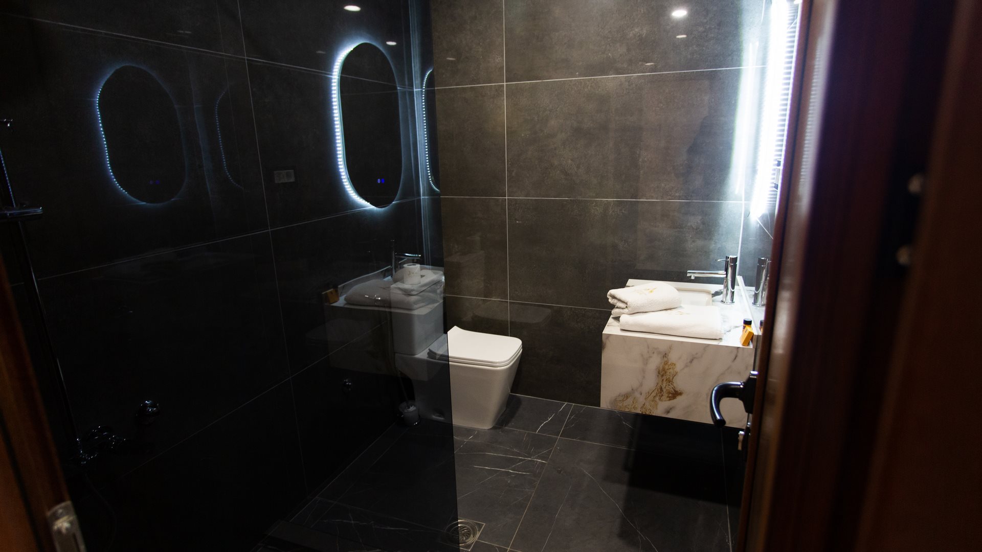 Mountain-Maison-Hotel-Mojkovac-Deluxe Queen-Room (4)