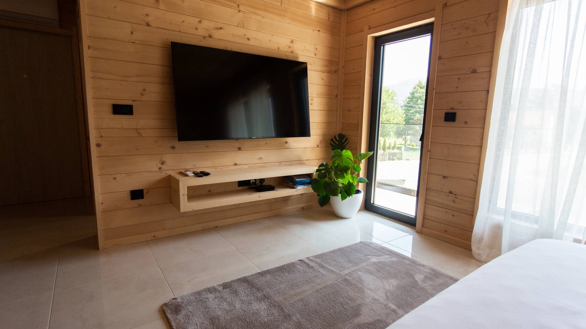 Mountain-Maison-Hotel-Mojkovac-Deluxe Queen-Room (9)